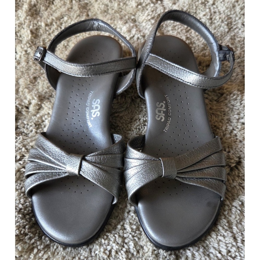 SAS Women's Leather Low Heel Silver Sandals Sz 6 WW With Buckle Ankle Strap VGC
